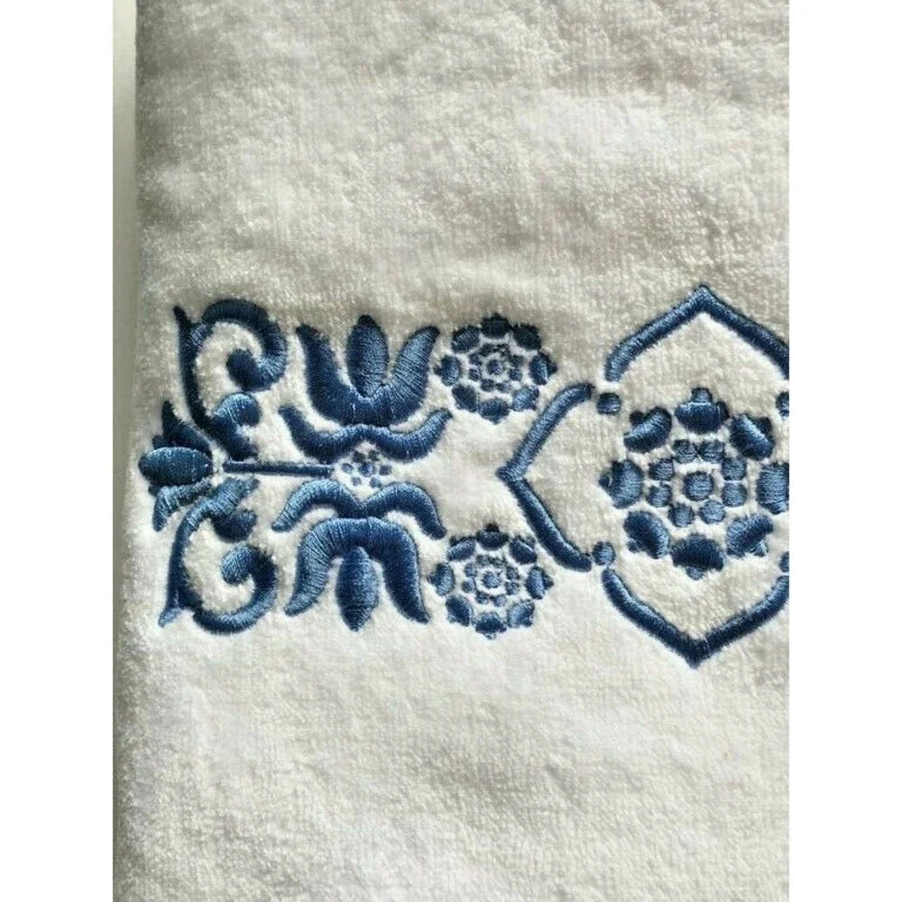 Avanti Scroll Bath Towels White Blue Embroidered Bathroom 27x50